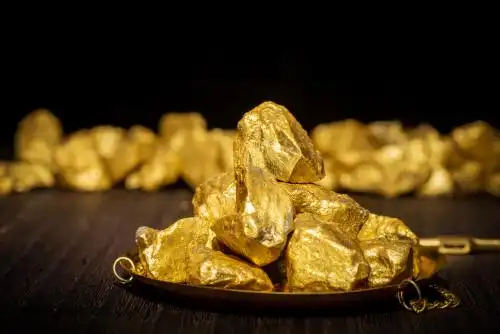 贸易战恐慌推升避险，黄金技术面回调蓄势逻辑